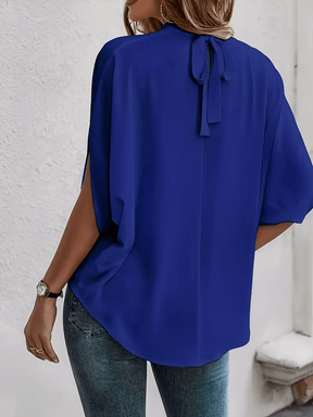 Blusa com Mangas Mocergo Vazadas e Gola Laço Amarração na Nuca - Catherine