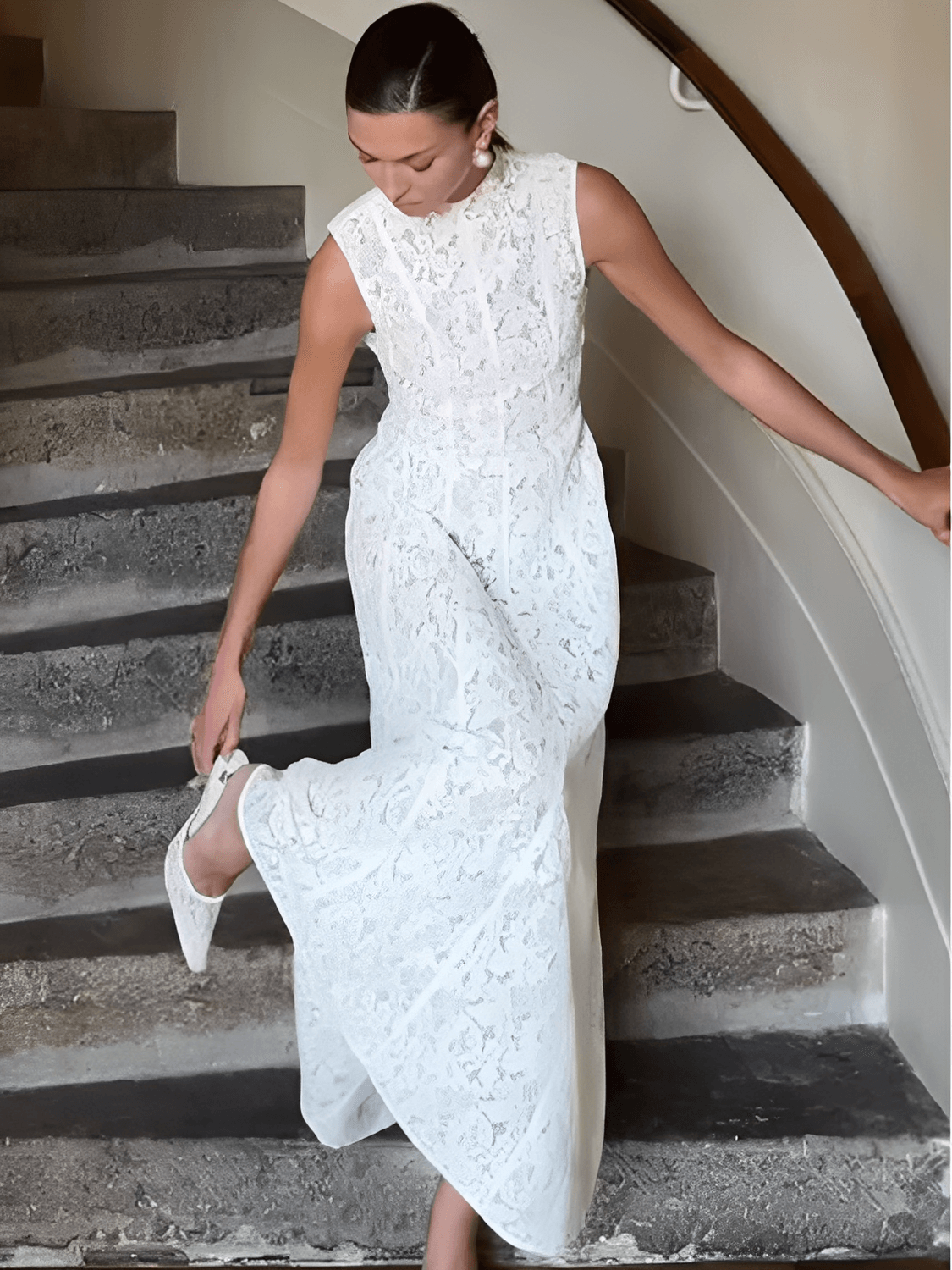 Vestido Midi em Renda Texturizada com Flores Acinturado – Carlota