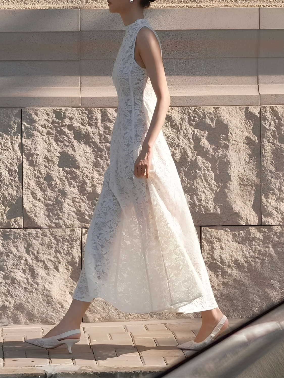 Vestido Midi em Renda Texturizada com Flores Acinturado – Carlota