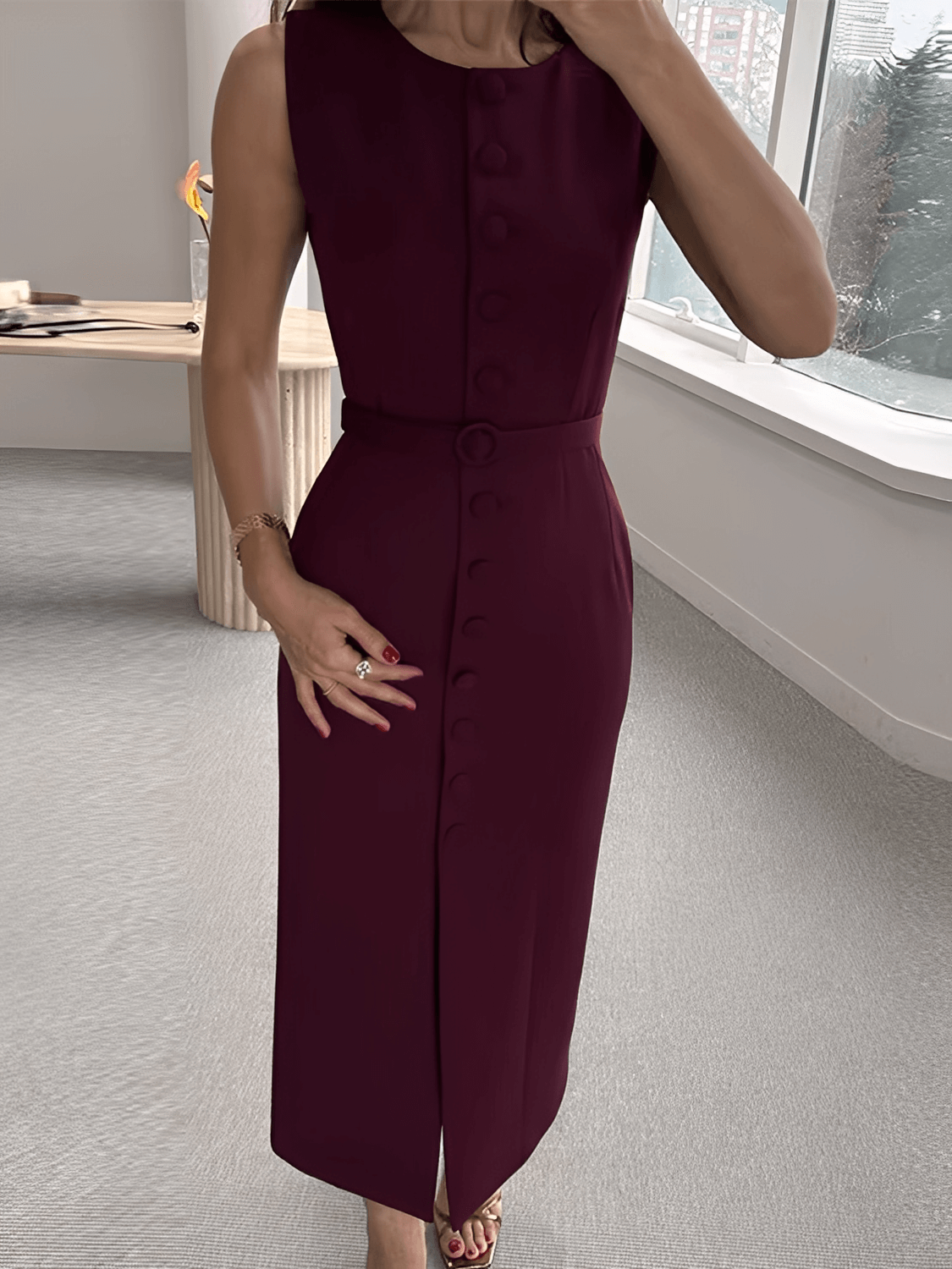 Vestido Midi Sem Mangas com Botões Forrados Cinto e Fenda – Selena