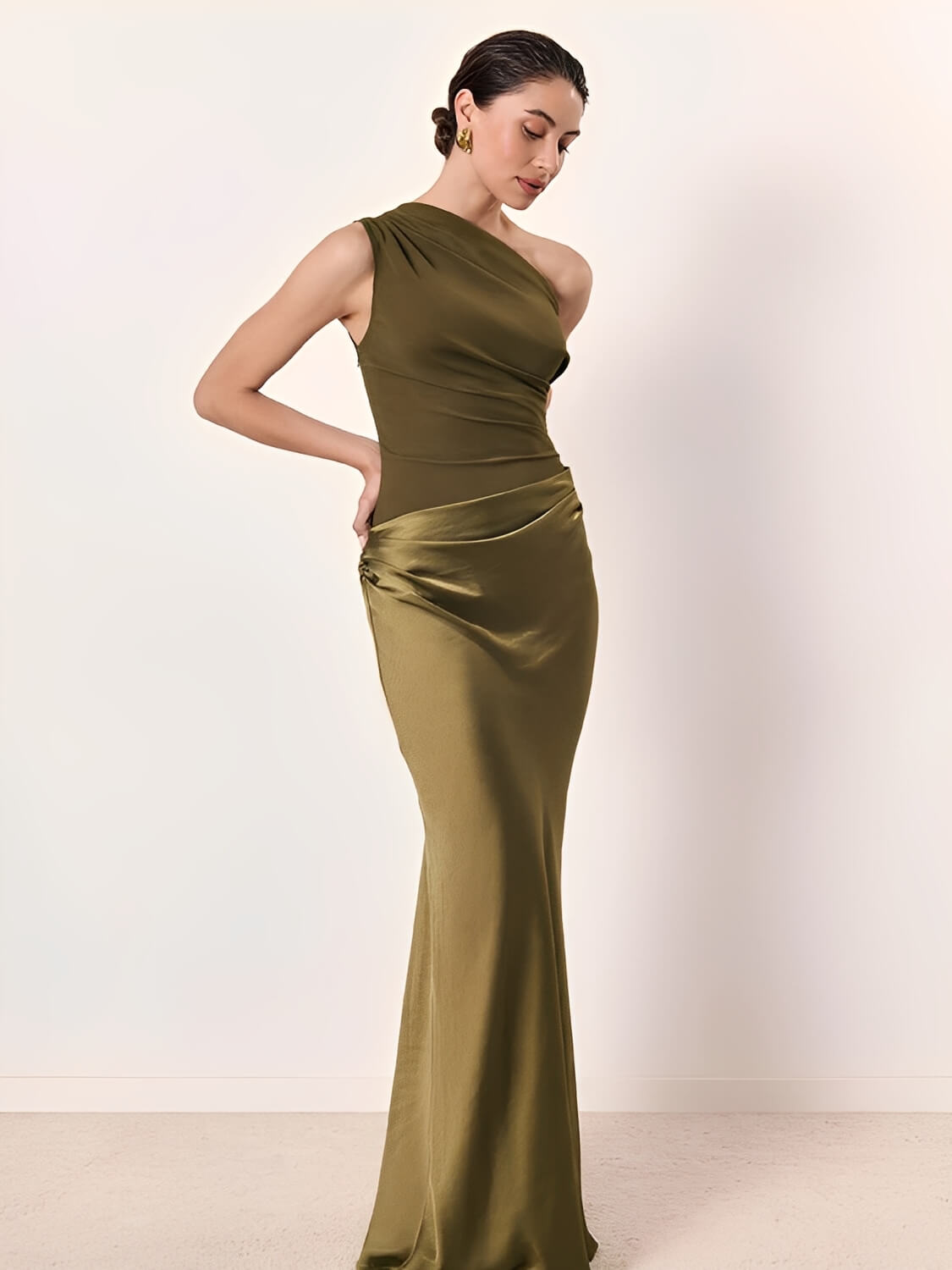 Vestido Longo Acinturado Acetinado Decote Diagonal e Ombro Único – Mirela