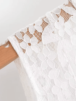 Vestido Midi em Renda Texturizada com Flores Acinturado – Carlota