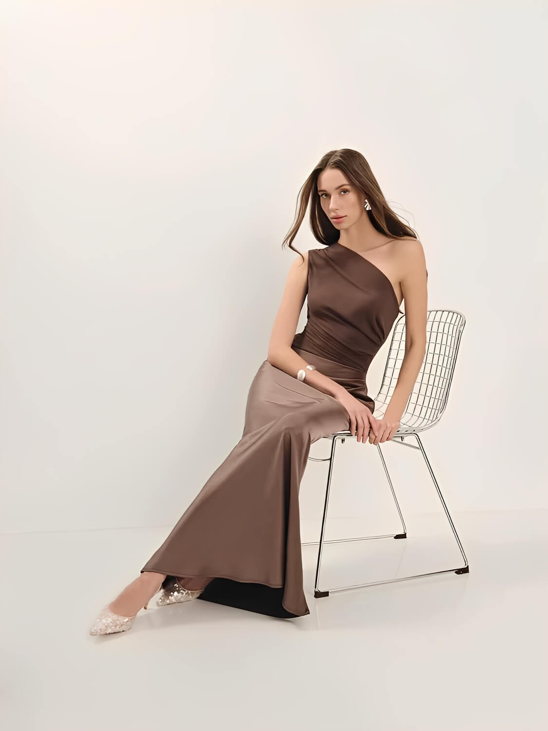 Vestido Longo Acinturado Acetinado Decote Diagonal e Ombro Único – Mirela