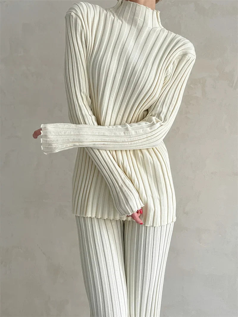 Conjunto de Tricô Canelado com Suéter Gola Alta e Calça Flare - Luna